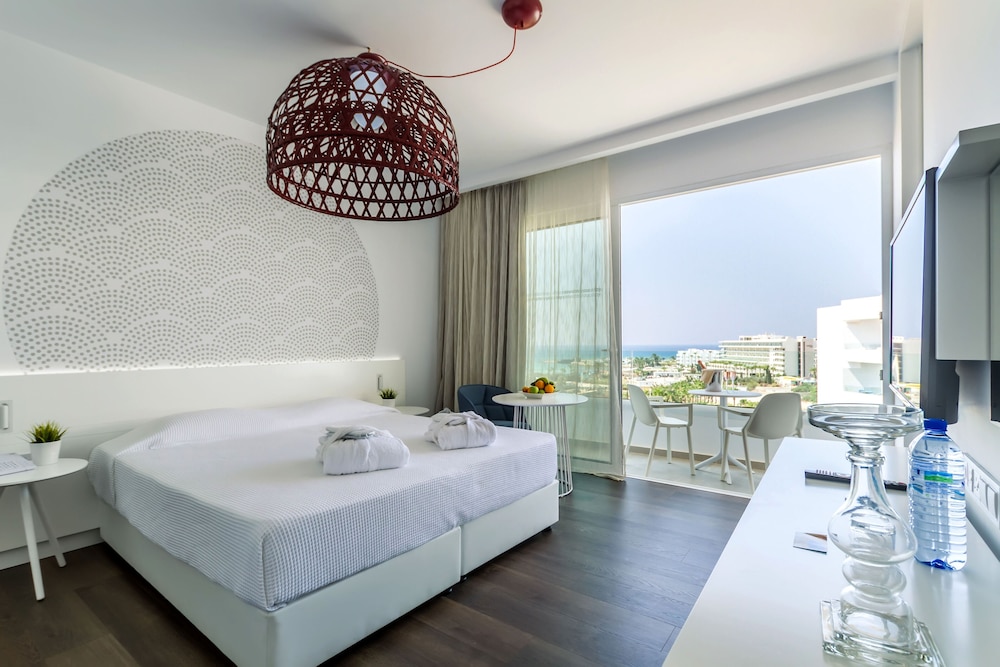 EXECUTIVE, SUITE