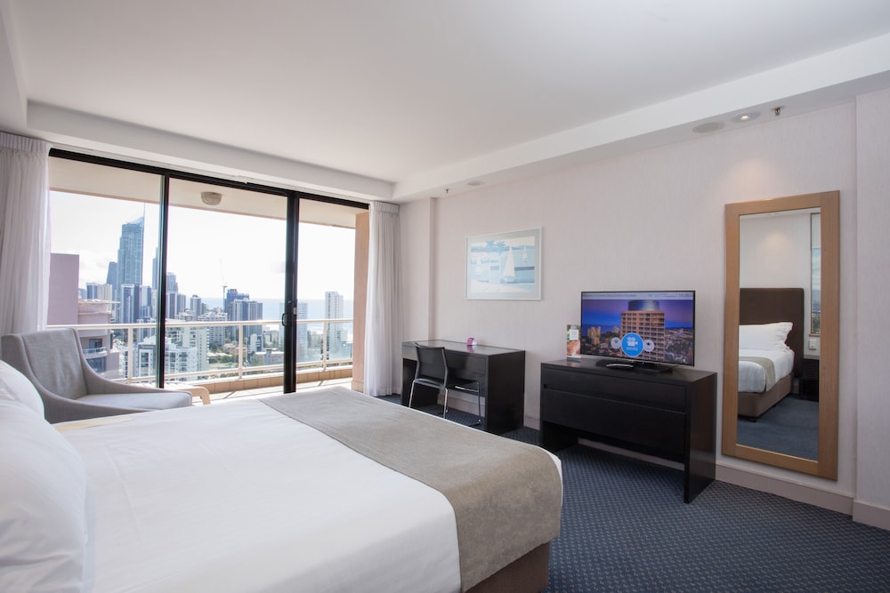 Crowne Plaza Surfers Paradise 19/77