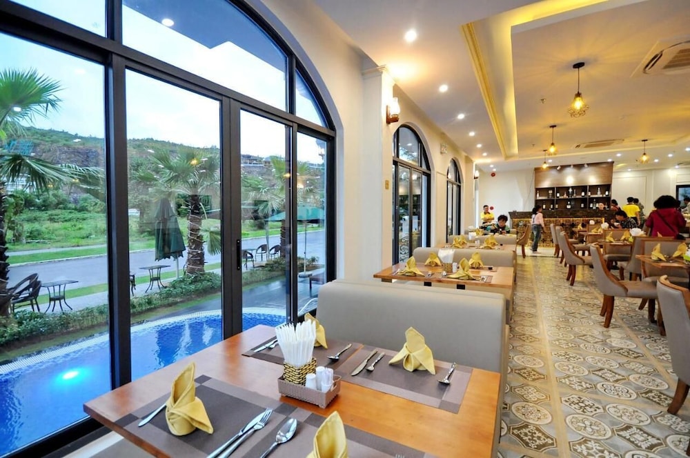 Crown Nguyen Hoang Hotel 50/58