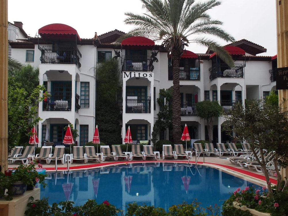 Mitos Apartments 4/50
