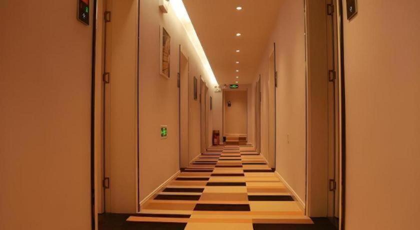 Shell Hebi Qi County Qi River Road Hotel 37/44