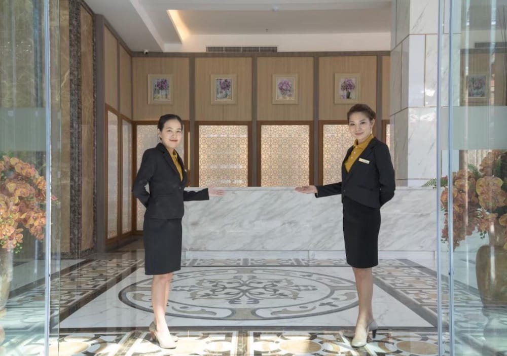 Elegant Bangkok Hotel 4/50