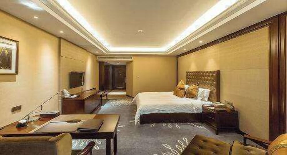 King Bed, City View