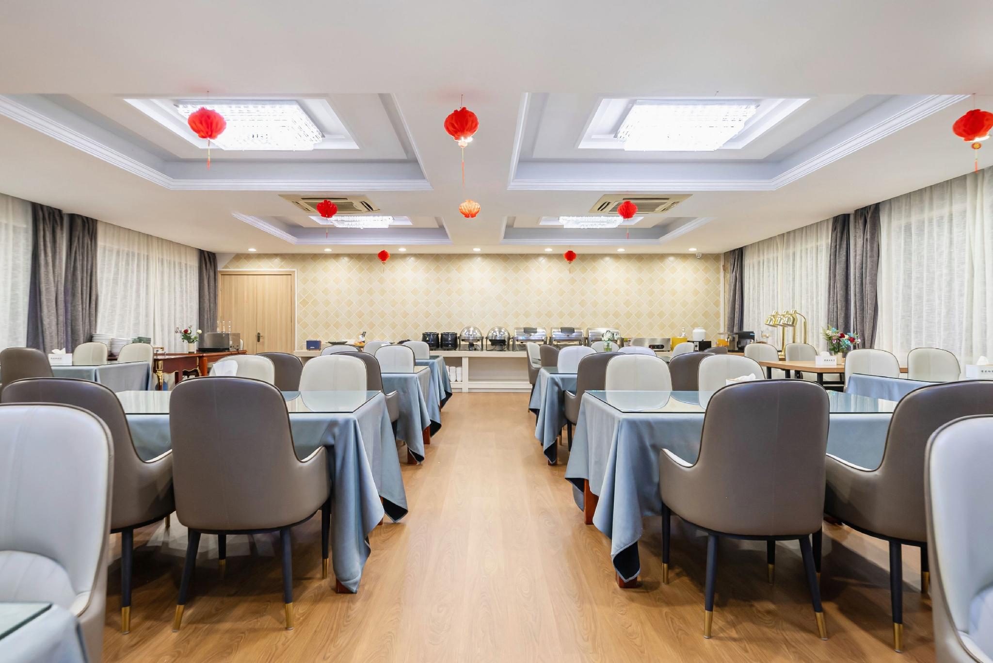 Vienna Hotel (Shanghai Jing'an Gaoping Road) 40/44