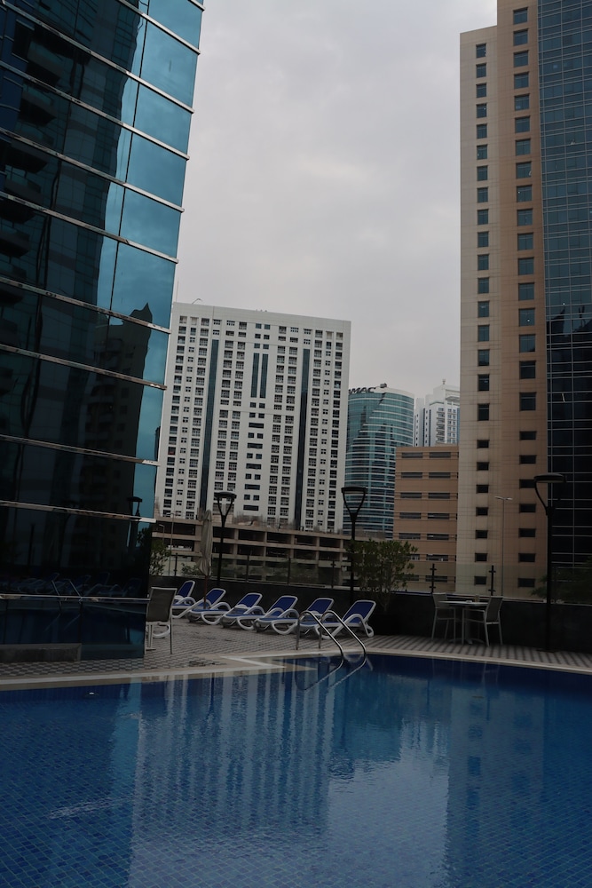 swimming pool spa