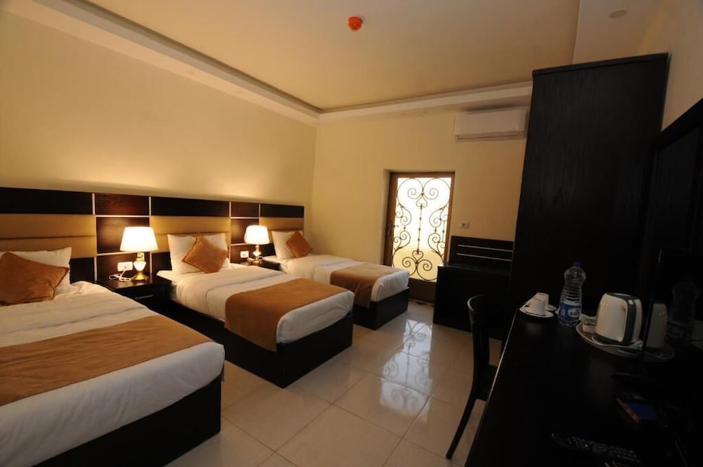 Shaqilath Hotel 12/47