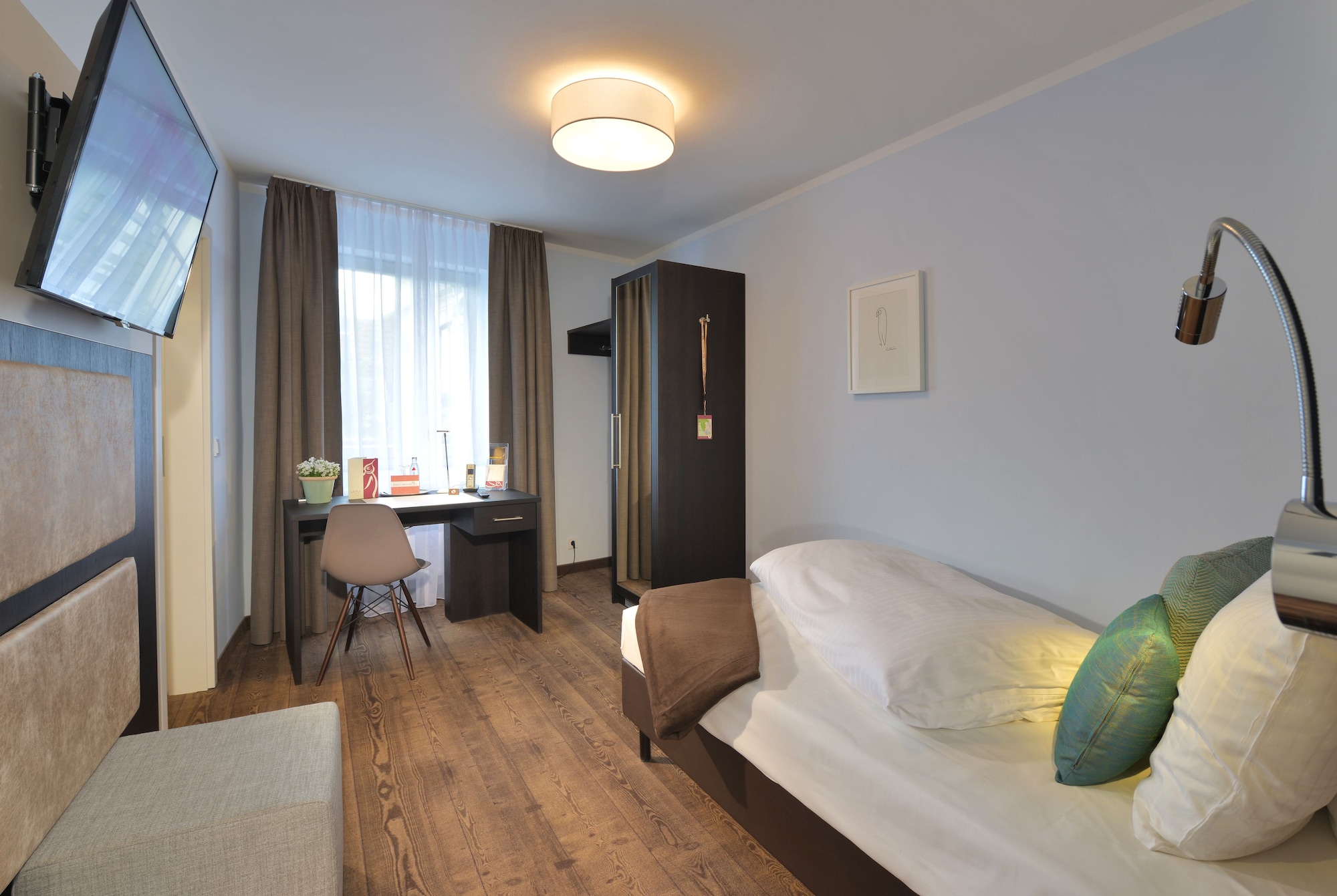 BASIC, SINGLE, LARGE SINGLE BED