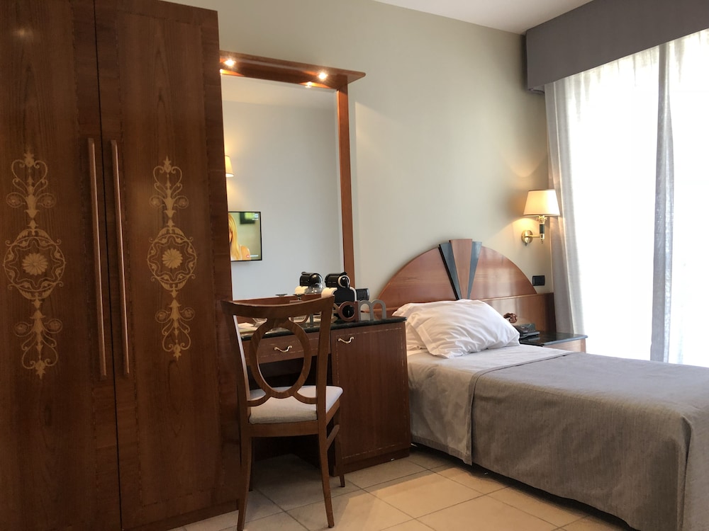 Ariae Hotel 5/45