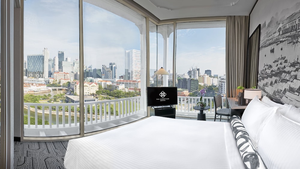 غرفة بانورامية بسرير كوين بإطلالة على النهر مع دخول صالة النادي، Novotel Singapore Robertson Quay 3/4