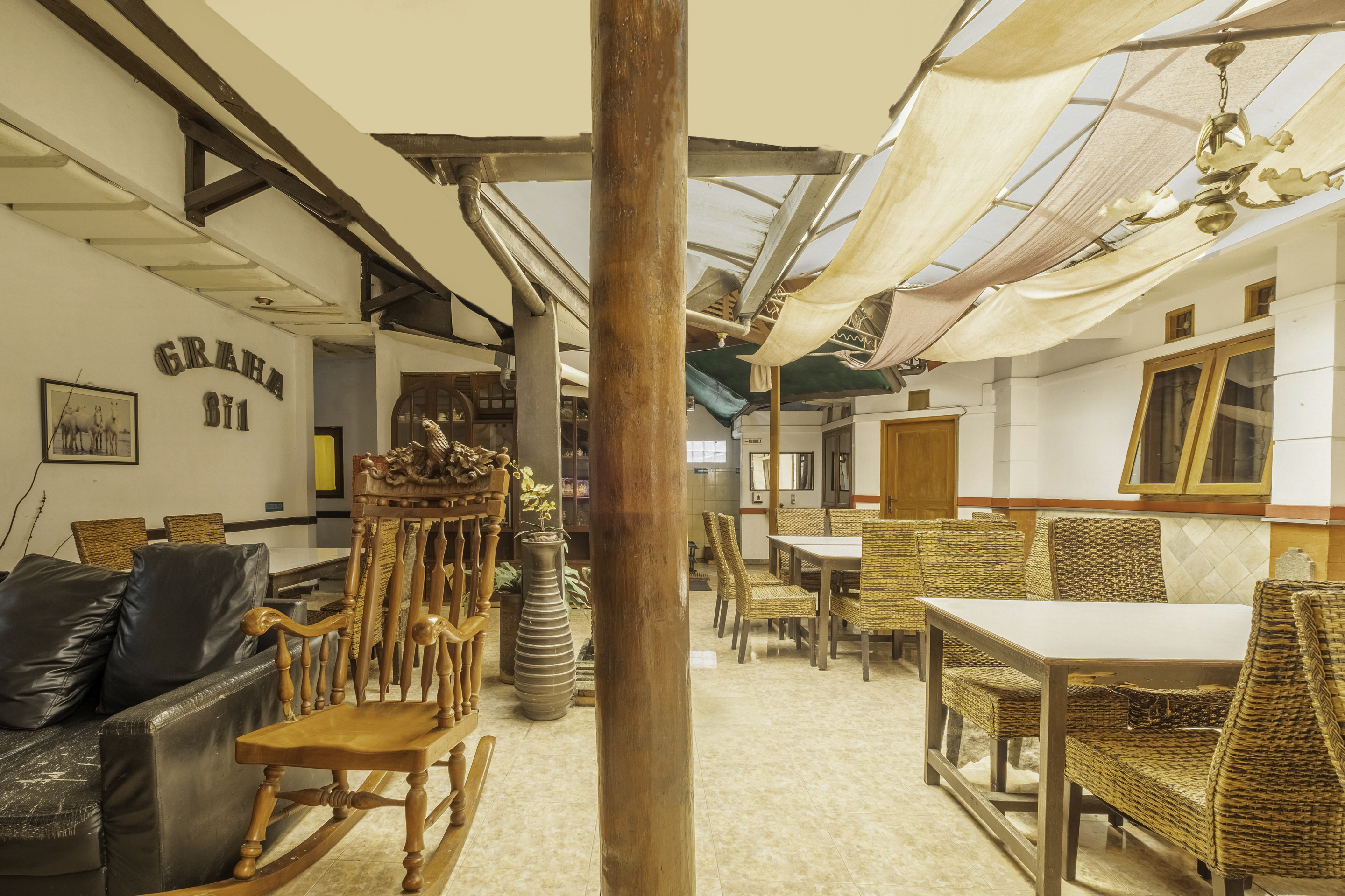 OYO 1945 Hotel Bali Near RS Muhammadiyah 36/53