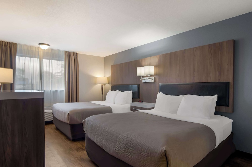 غرفة قياسية بسريرين كوين، Quality Inn & Suites Silverdale Bangor-Keyport 6/10