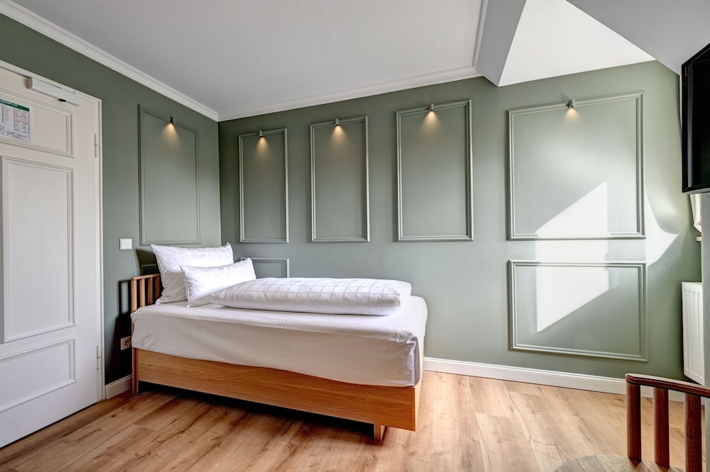 1 BEDROOM, CLASSIC, SINGLE