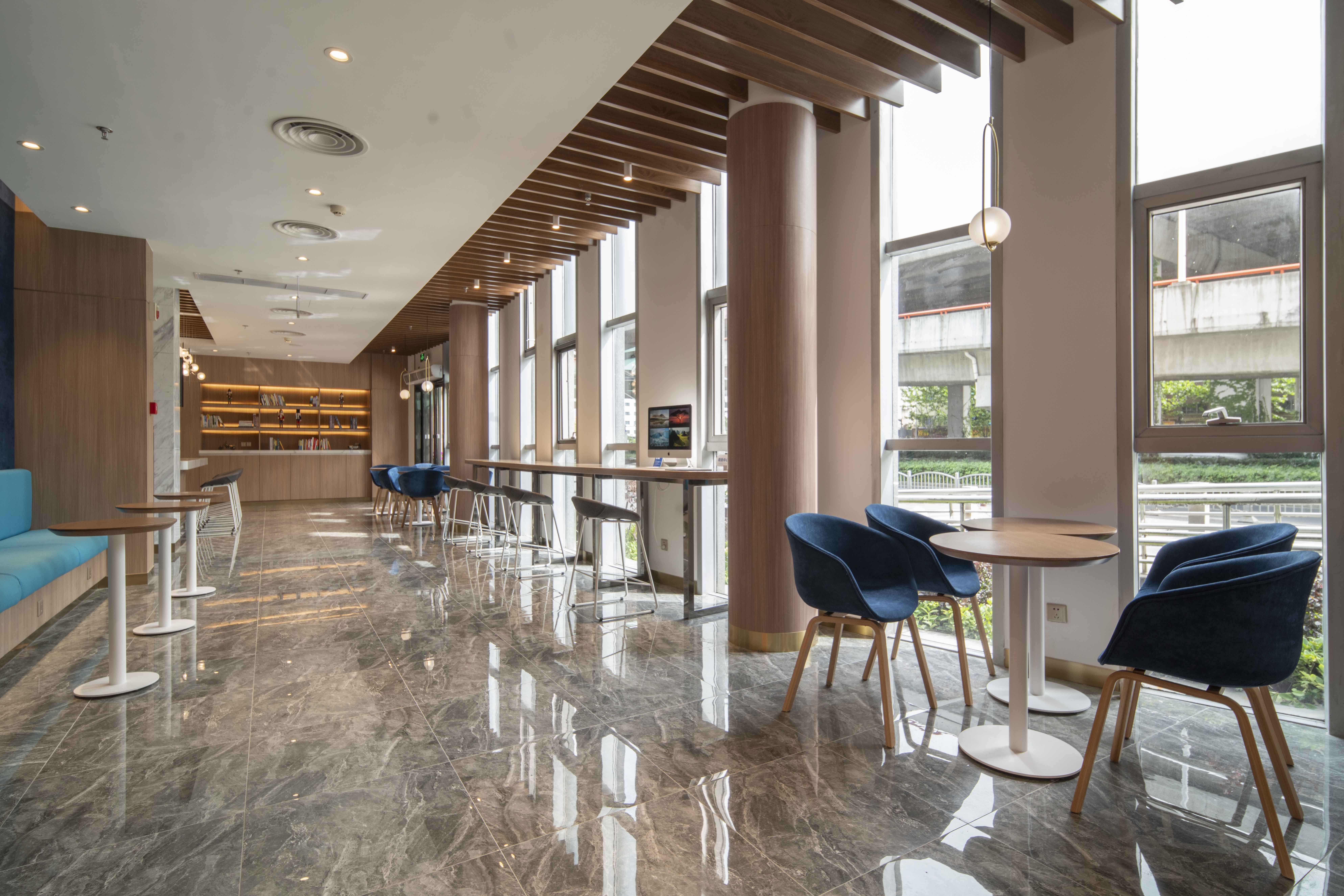 HOLIDAY INN EXPRESS SHANGHAI JINQIAO CENTRAL 8/21