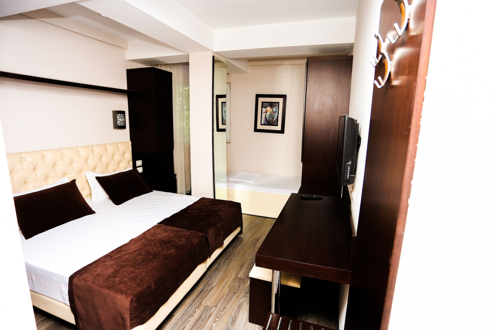 ROOM, TRIPLE