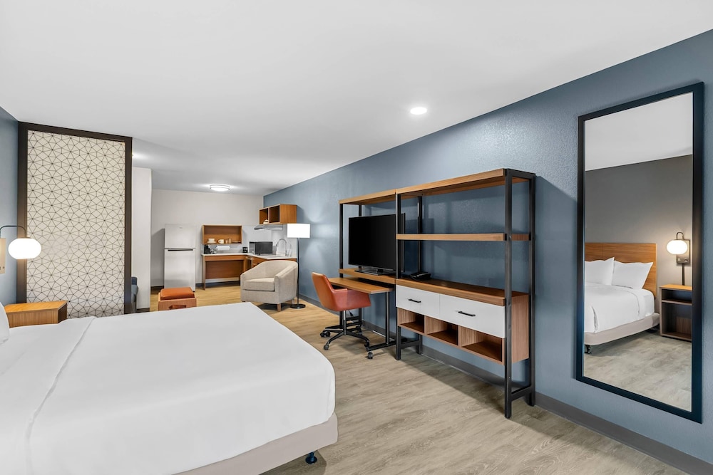 Everhome Suites Wichita Northeast 28/56