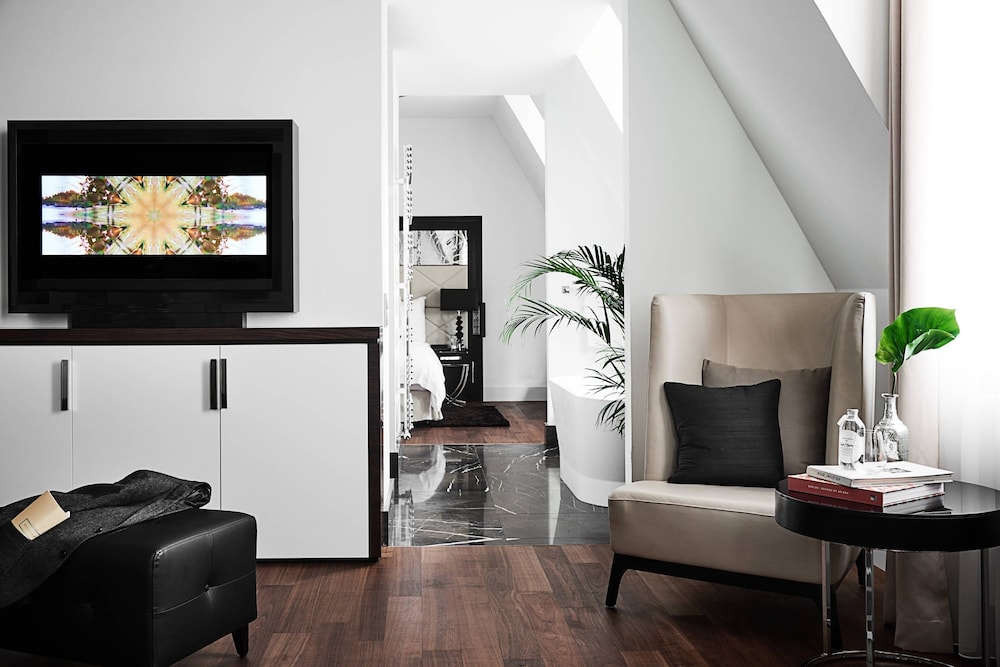 Roomers Berlin, Autograph Collection 33/42