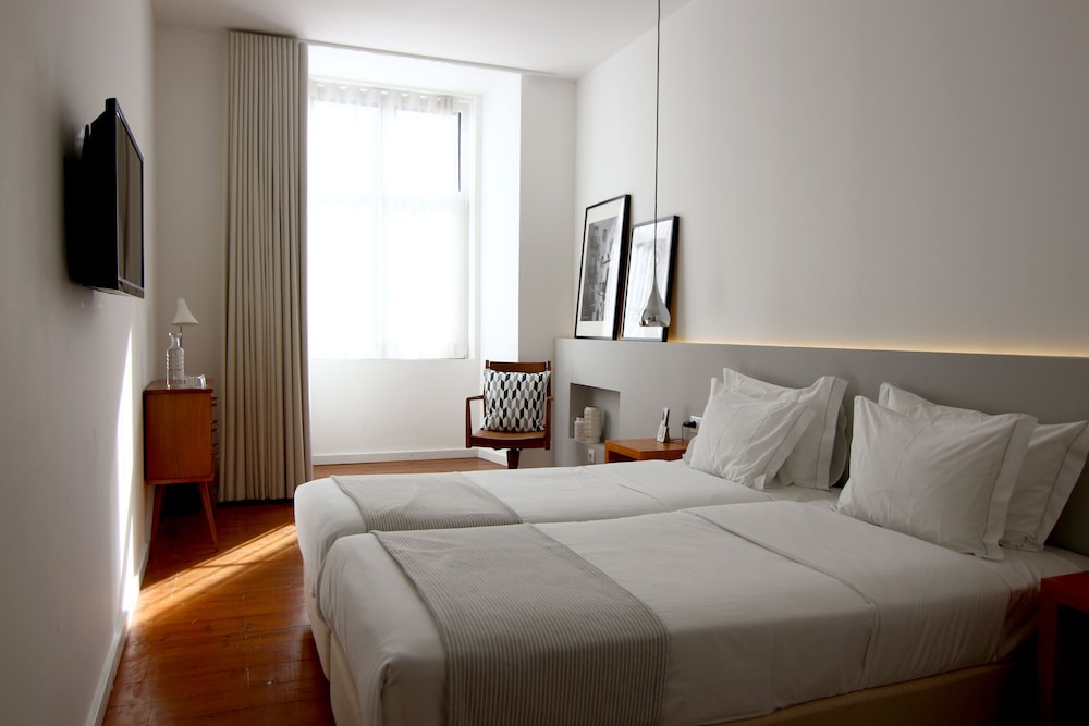 The 8 Downtown Suites 8/67