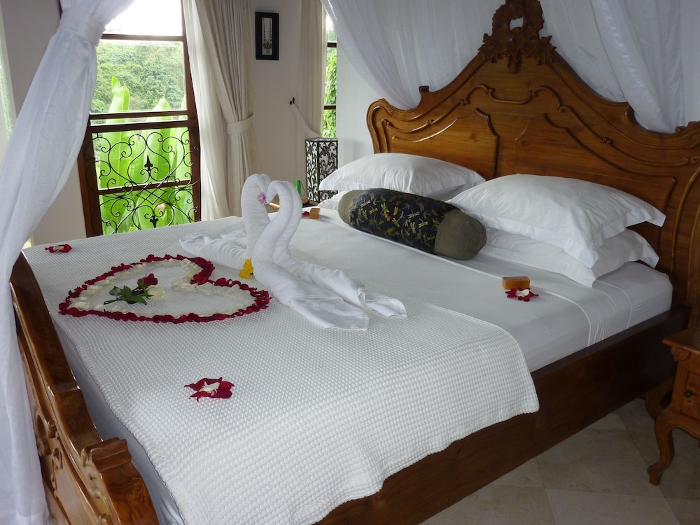 Amori Villa 7/48