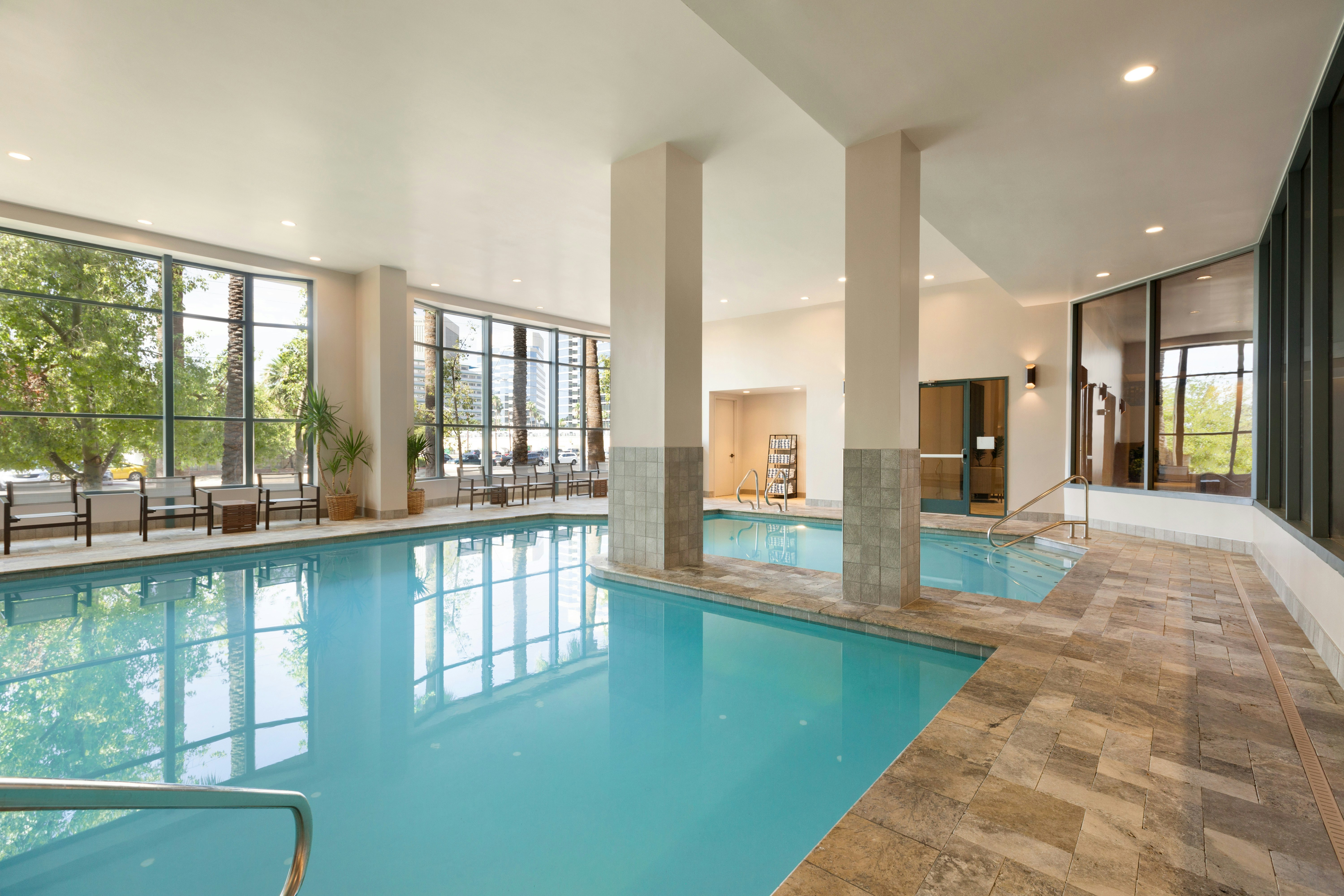 Embassy Suites By Hilton Phoenix Downtown North 27/70