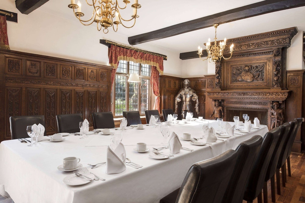 Cwrt Bleddyn Hotel & Spa 32/42