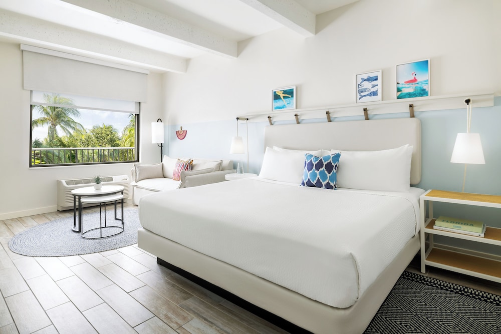 Renovated, King Bed, Garden View