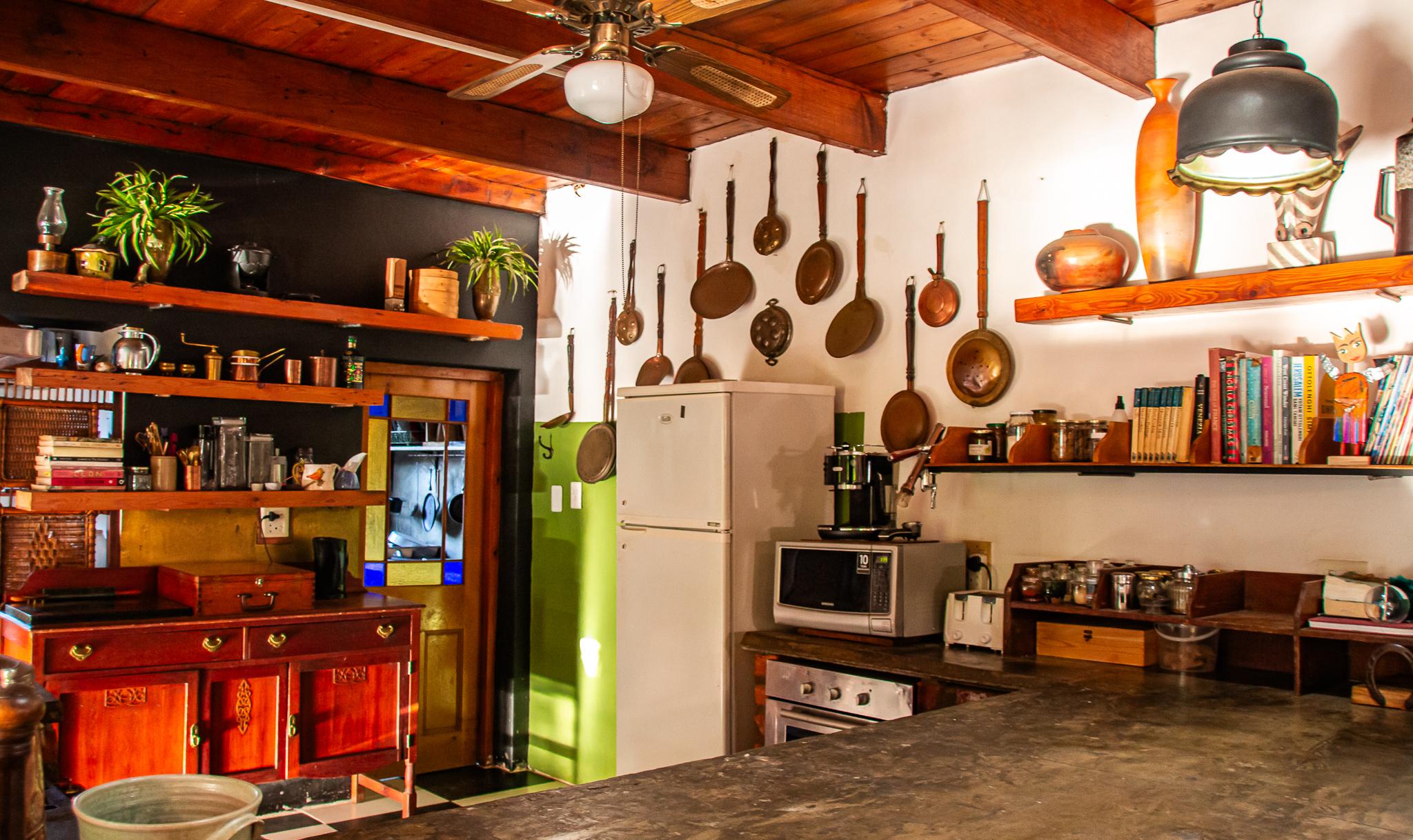 Ebonymoon Guest House & Studio 28/32