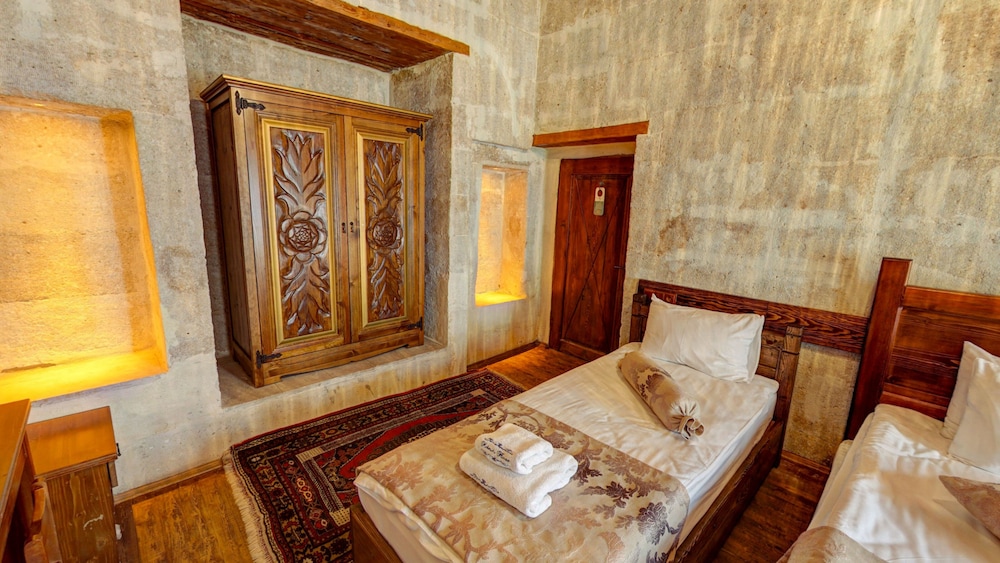 Hikmet's House 9/48