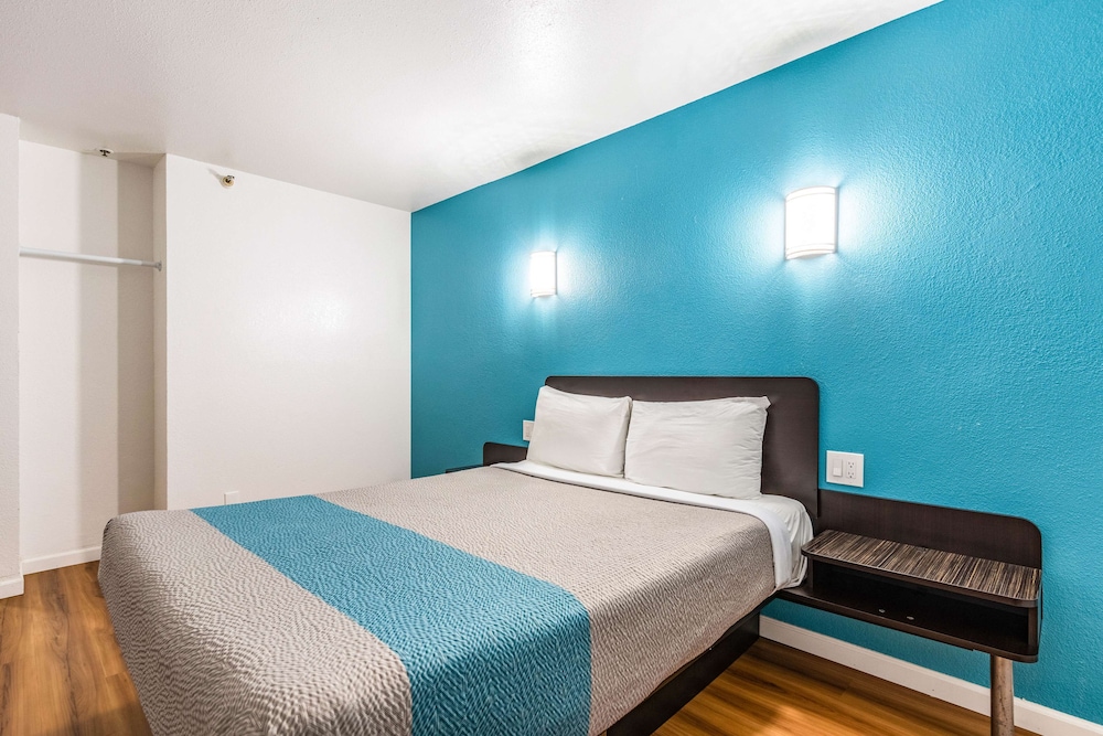 Motel6 Fountain Valley, CA - Huntington Beach Area 13/37