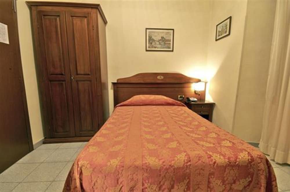 HOTEL PAVONE 12/45