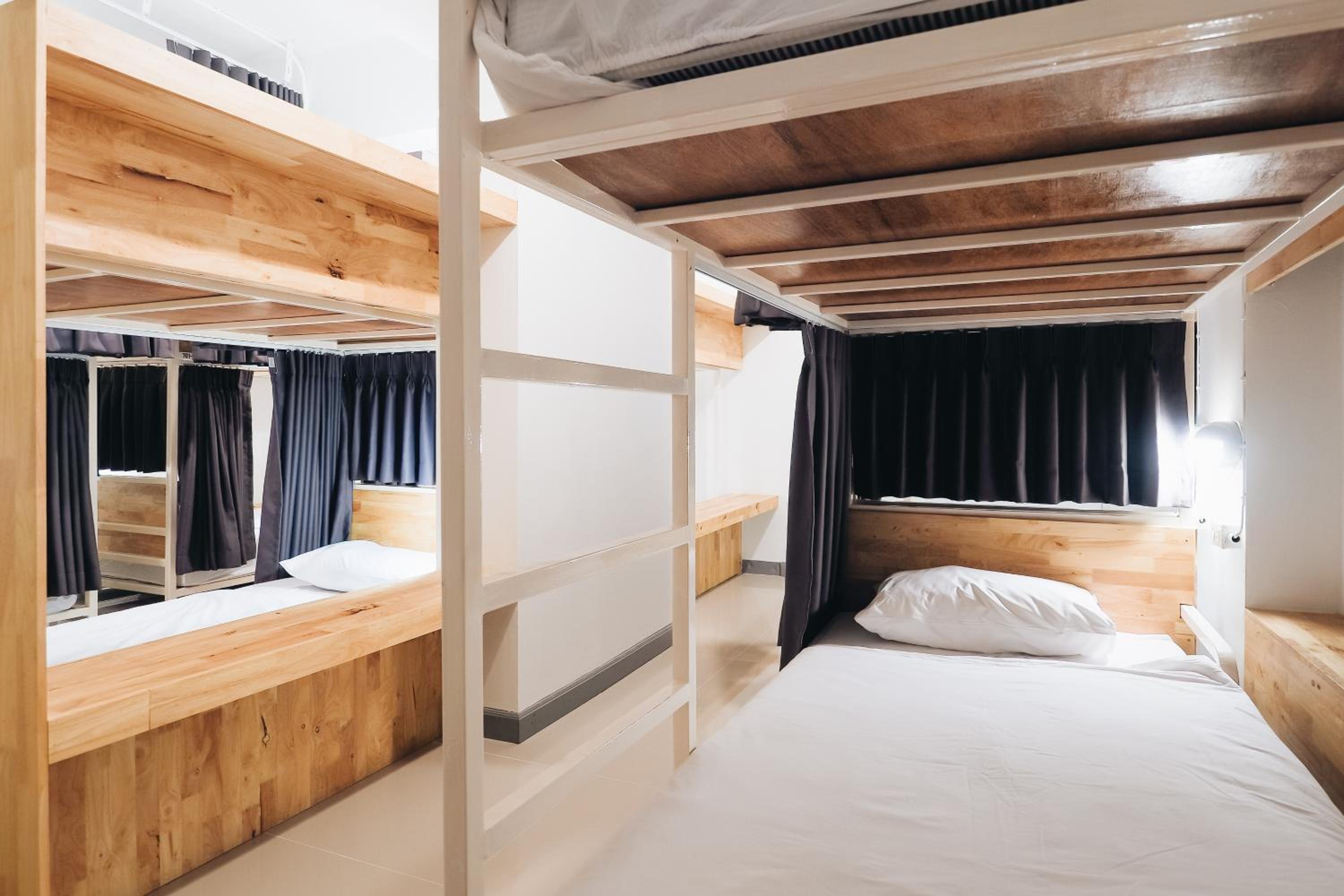 سكن مشترك مختلط، Loyy Hotel 2/10