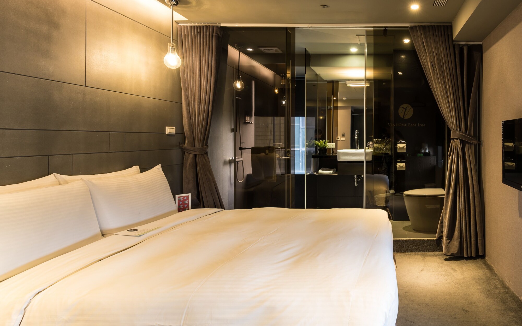 SUPERIOR, DOUBLE BED