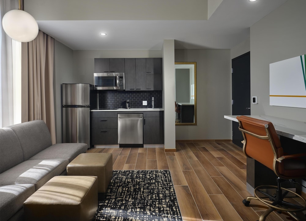 Hyatt House LAX - Century Blvd 38/50
