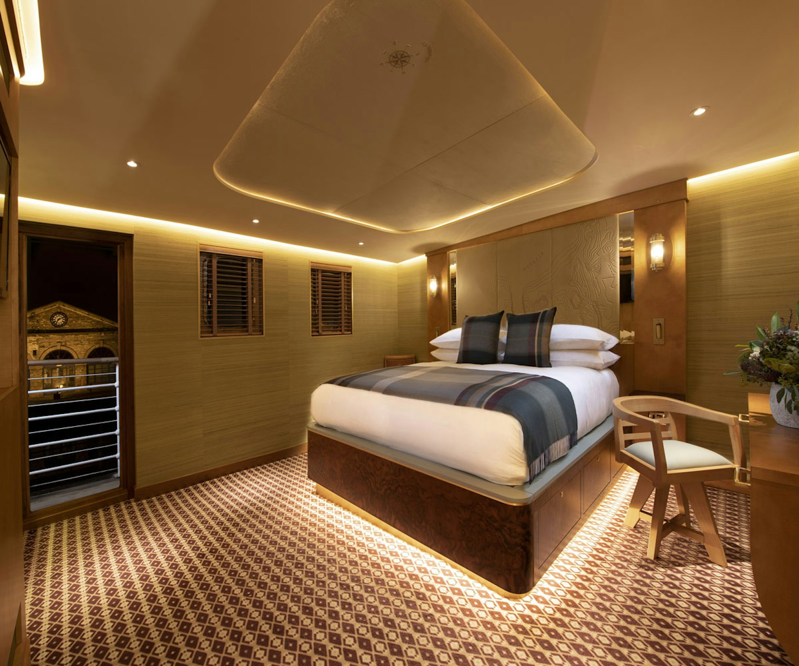 Fingal A Luxury Floating Hotel 4/15