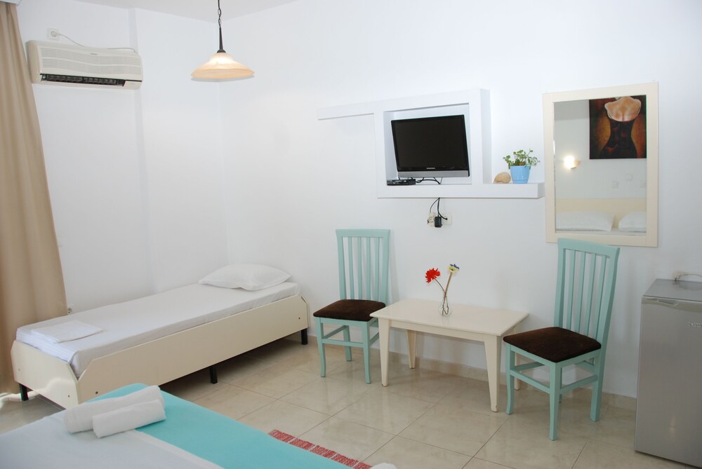 Hotel Saranda 60/79