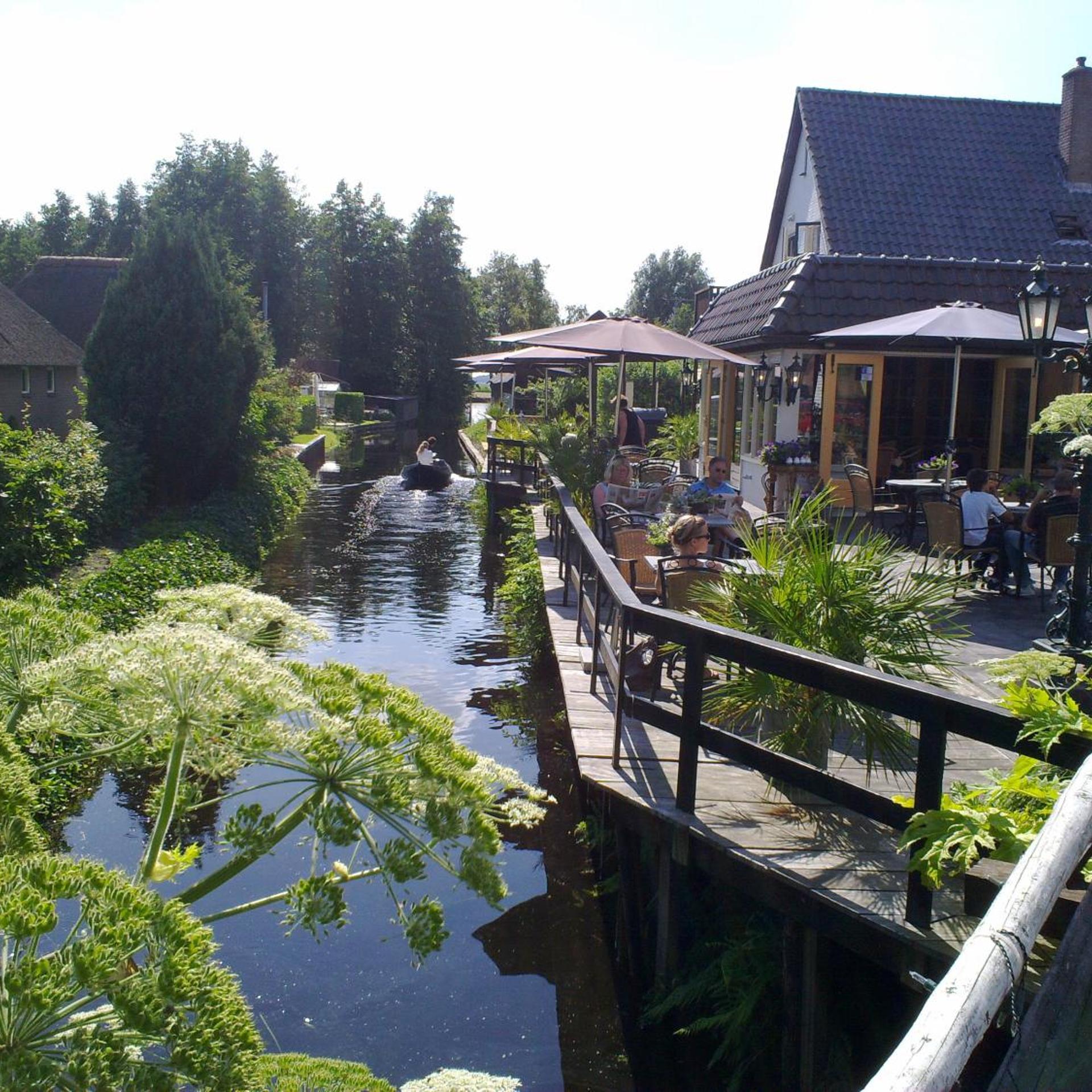 De Dames Van De Jonge Hotel 1/40