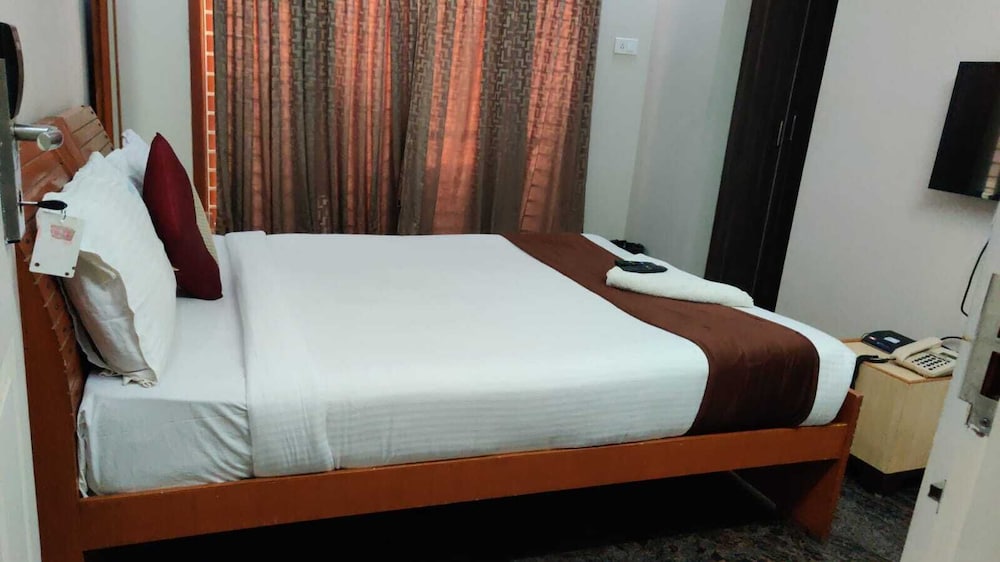 R-Hotels Rithikha Inn Porur 7/17