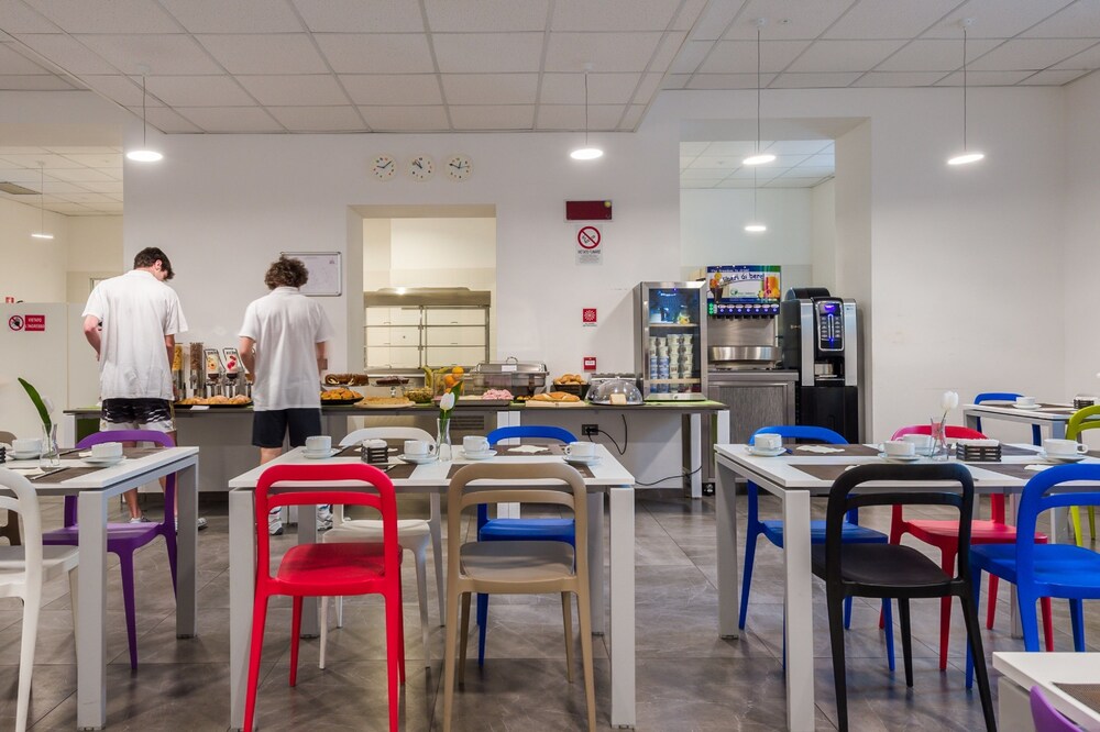 restaurant cafeteria