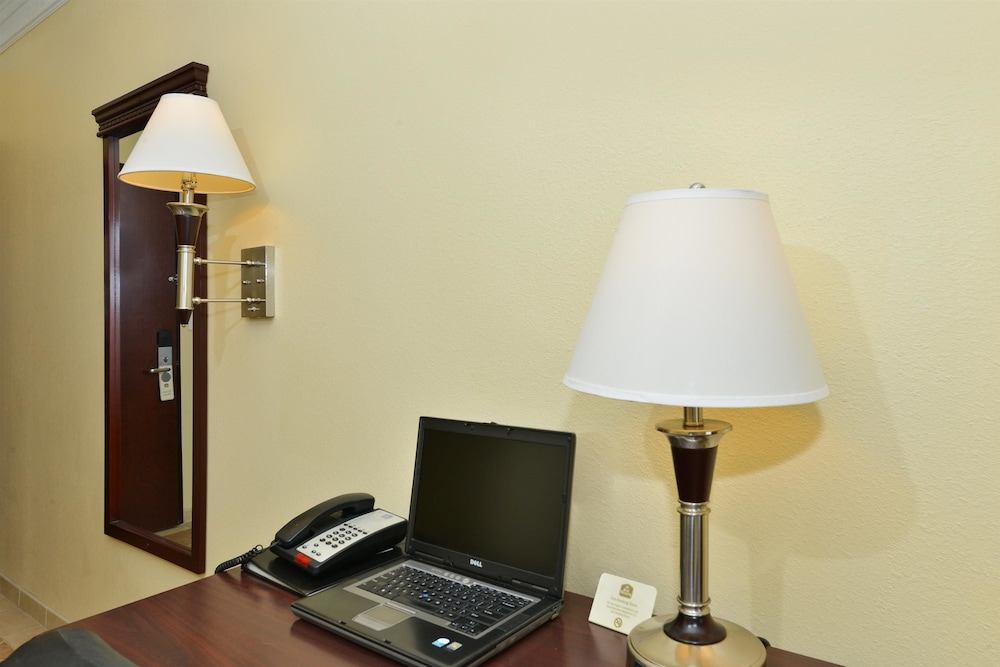 Best Western Lone Star Inn 28/30