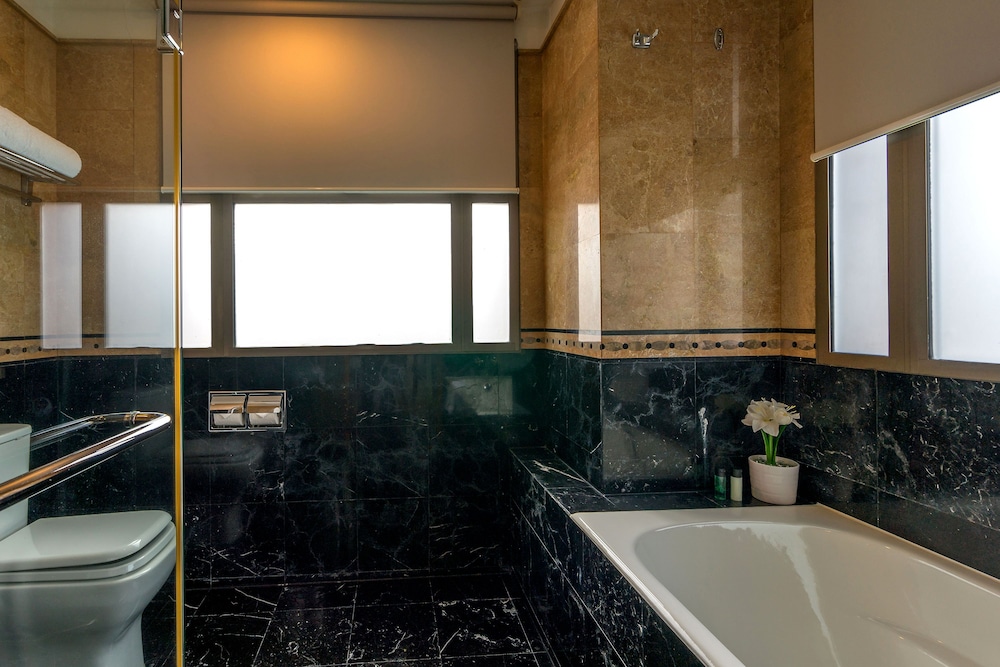 Orchard Parksuites 68/75