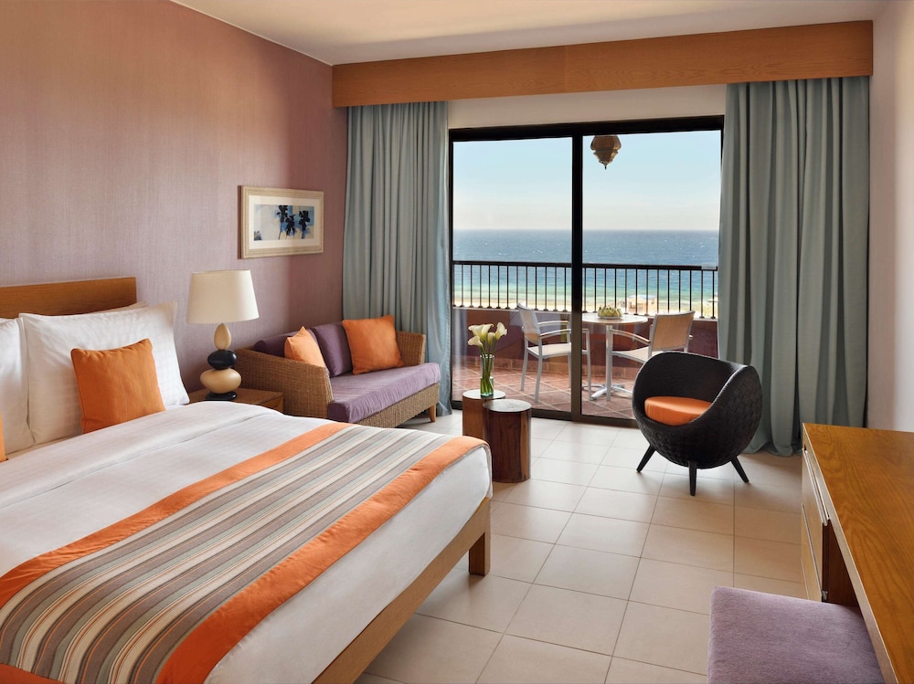 SUITE, KING BED, SEA VIEW