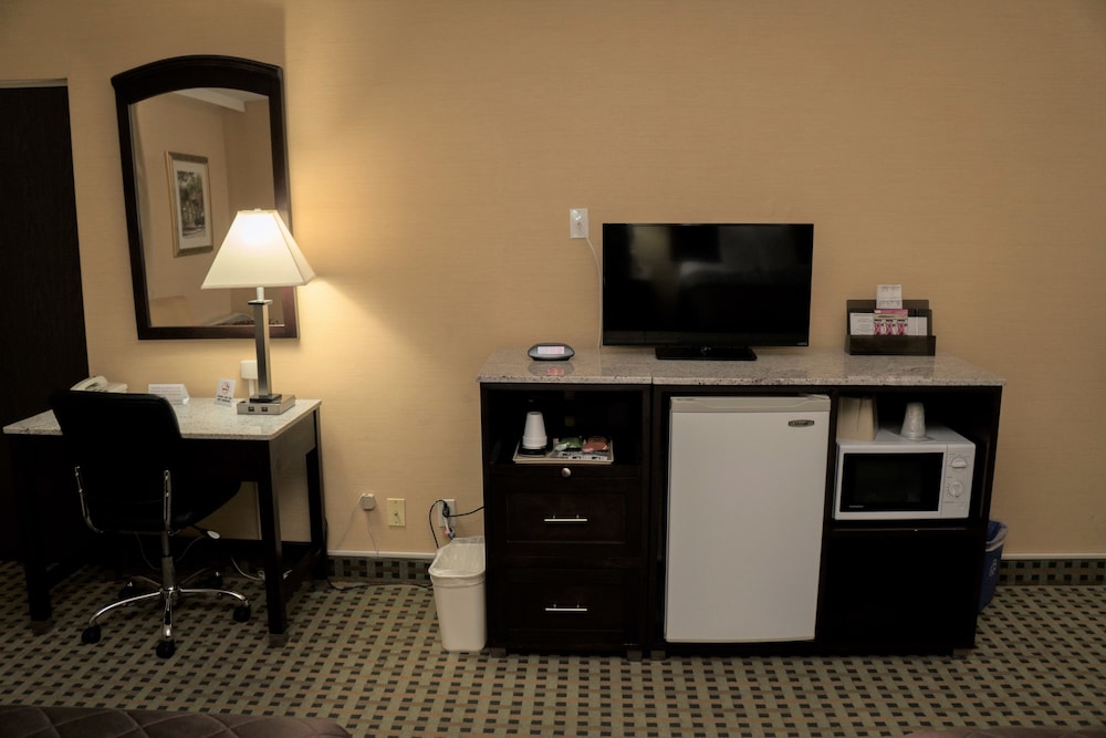California Inn 39/41