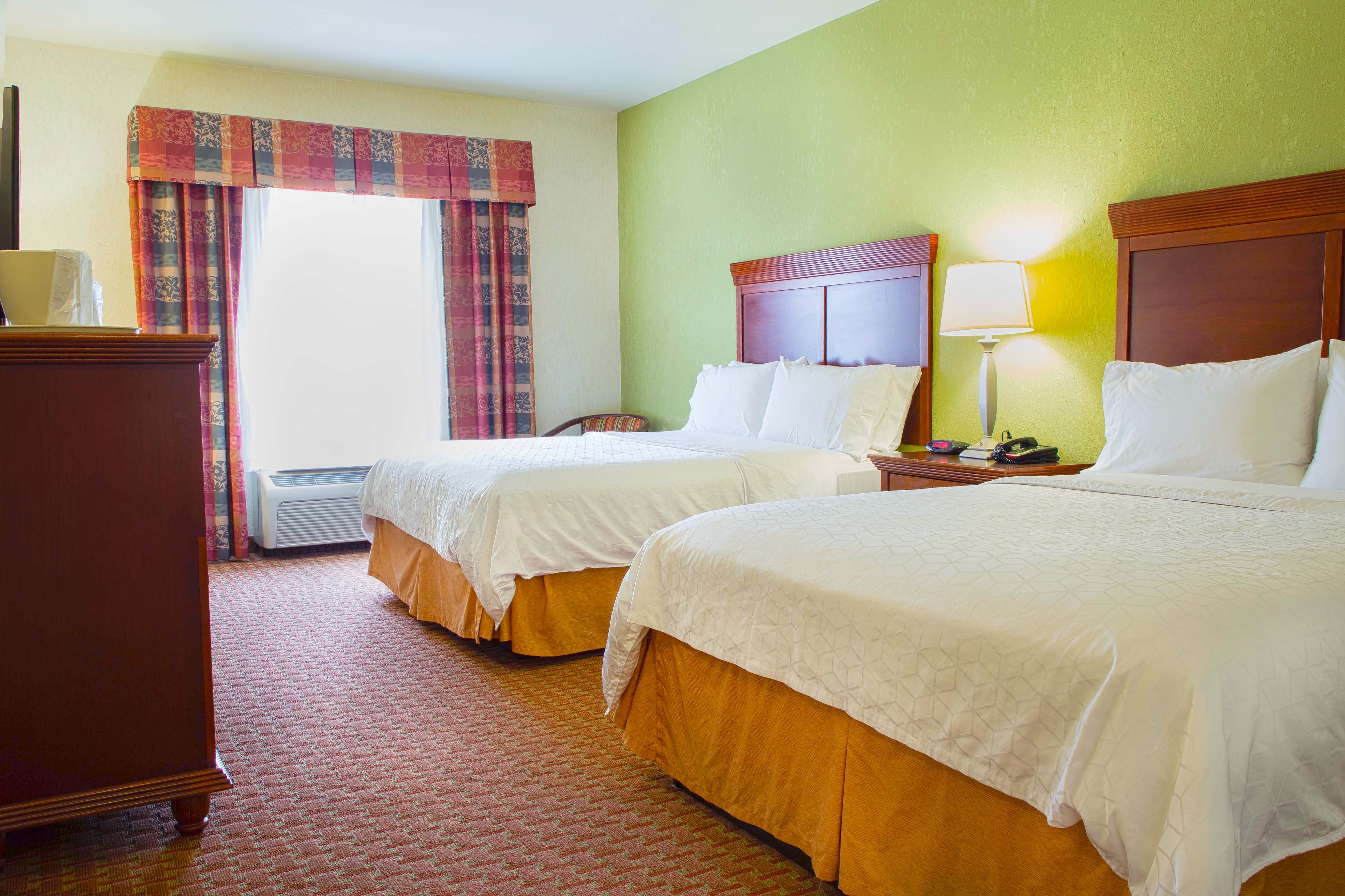 Holiday Inn Express Hotel And Suites Center Tx 21/76
