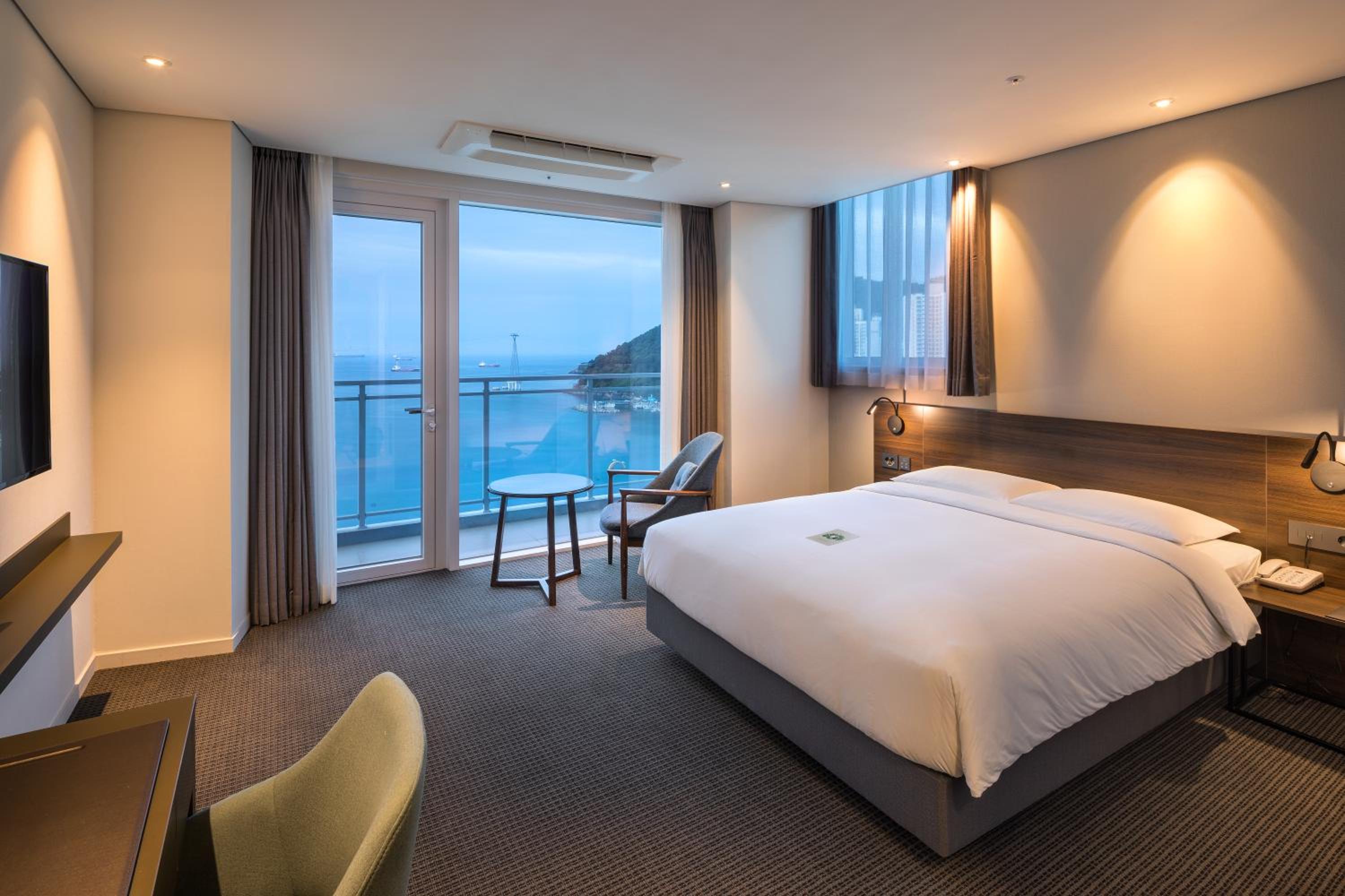 Ocean, Suite, King Bed, Terrace