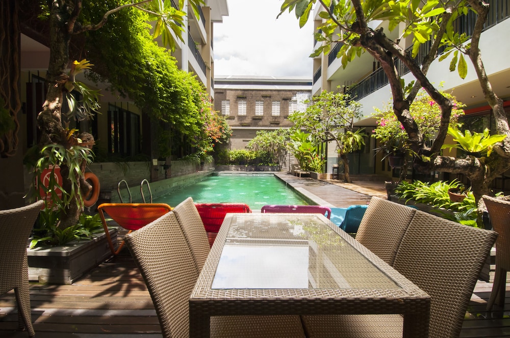 100 Sunset Hotel Kuta 46/66