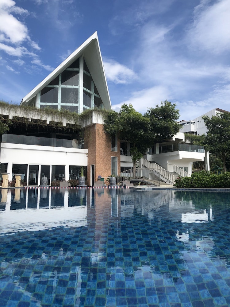 Amarta Hills Hotel And Resort 6/50