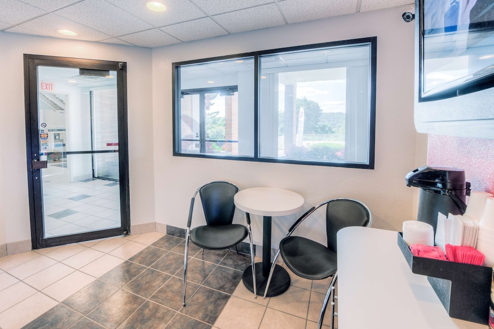 Motel6 Niantic, CT - New London 29/46