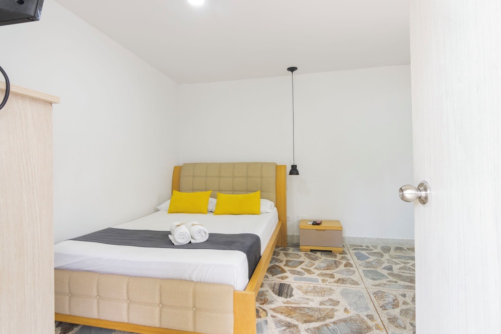 Ayenda 1228 Balcones de la 70 17/64