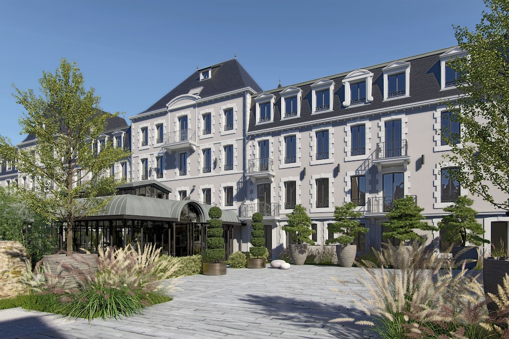 Grand Hotel de Courtoisville 4/73