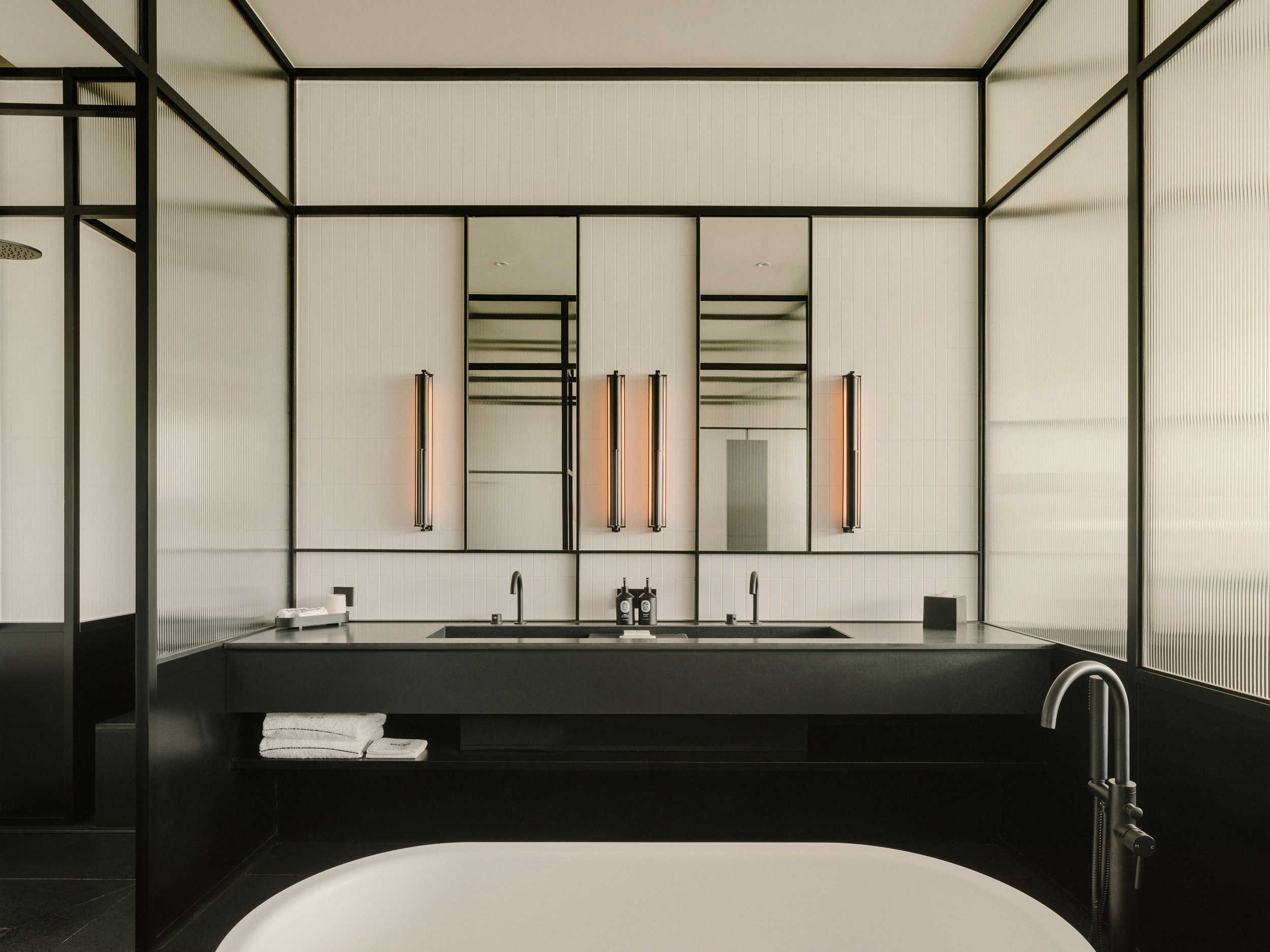 CLUB, JUNIOR SUITE