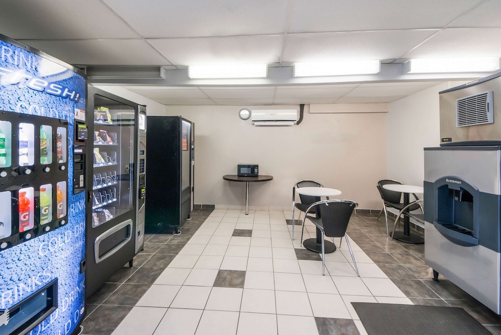 Studio6 Laredo, TX - North I 35 40/47